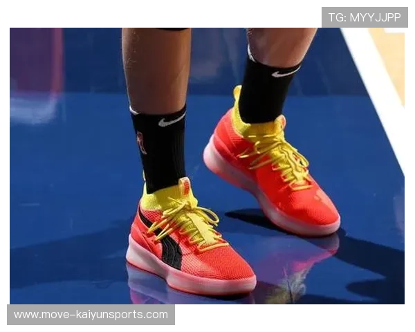 足球球星穿鞋大揭秘 揭示他们背后选择的专业装备与品牌偏好